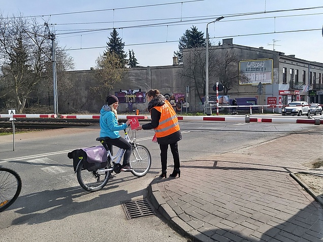 Bezpieczny przejazd Częstochowa,rowerzystka , fot. Katarzyna Głowacka 3