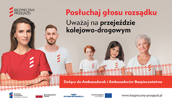 Grafika promocyjna nowej odsłony kampanii Hasło "Posłuchaj głosu rozsądku"; Uważaj na przejeździe kolejowo-drogowym. Dołącz od Ambasadorek i Ambasadorów Bezpieczeństwa. Na grafice Kobieta z mężczyzną, 2 dzieci oraz starsza pani. Na dole oznaczenia unijne.