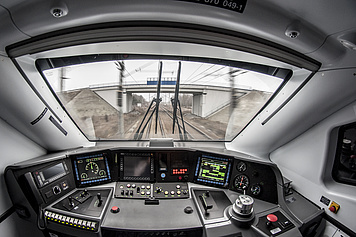 Kabina maszynisty w pociągu Pendolino