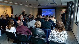 Prelegenci i słuchacze na sali podczas warsztatów