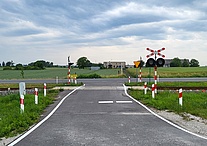 Przejazd kolejowo-drogowy w Grzywnie. Fot. Eugeniusz Kołodyński PLK