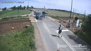 Witanów: zamiast Żółtej Naklejki... panika na przejeździe film z Youtube